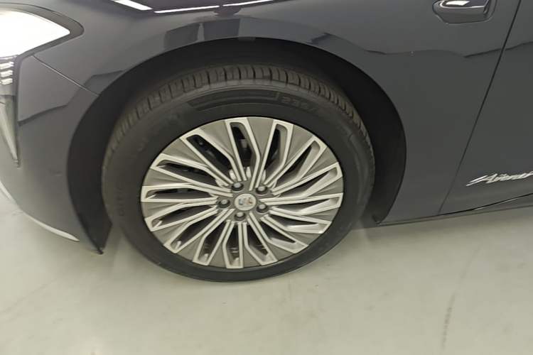 Used Buick L7 2025 Model Aivia Left Front Wheel Hub