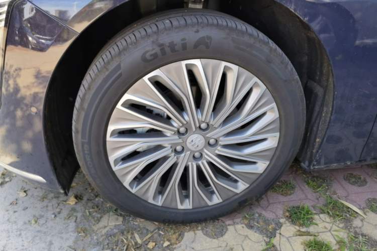 Used Buick L7 2025 Model Aivia Left Front Wheel Hub