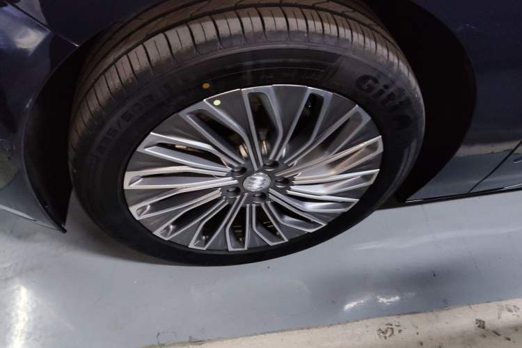 Used Buick L7 2025 Model Aivia Left Front Wheel Hub