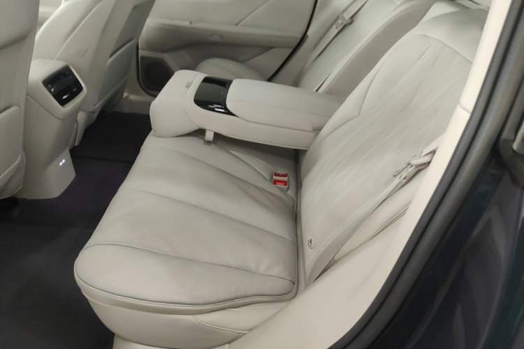 Used Buick L7 2025 Model Aivia Left Rear Seat