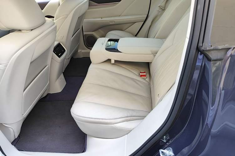 Used Buick L7 2025 Model Aivia Left Rear Seat