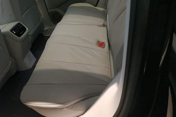 Used Buick L7 2025 Model Aivia Left Rear Seat