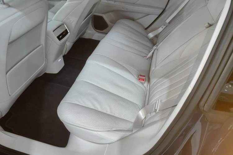 Used Buick L7 2025 Model Luxury Leisure Smart Driving Edition Left Rear Seat