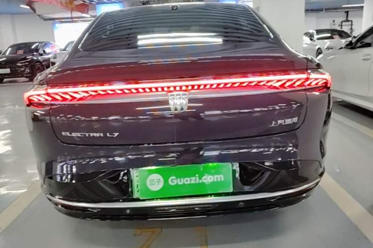Used Buick L7 2025 Model Aivia Rear