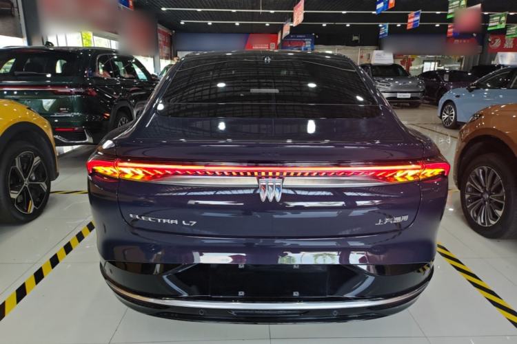 Used Buick L7 2025 Model Aivia Rear