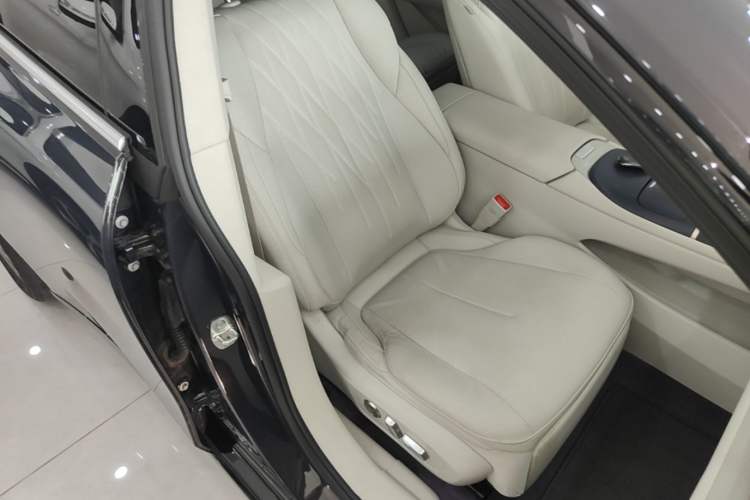 Used Buick L7 2025 Model Aivia Right Front Seat