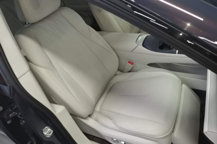 Used Buick L7 2025 Model Aivia Right Front Seat