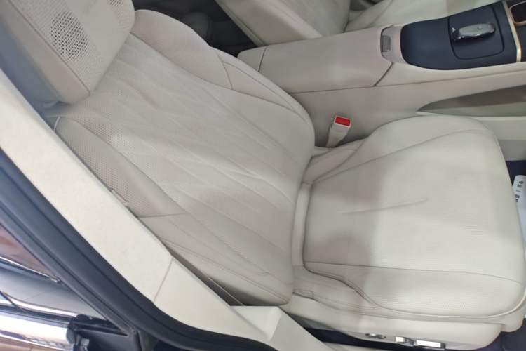 Used Buick L7 2025 Model Aivia Right Front Seat
