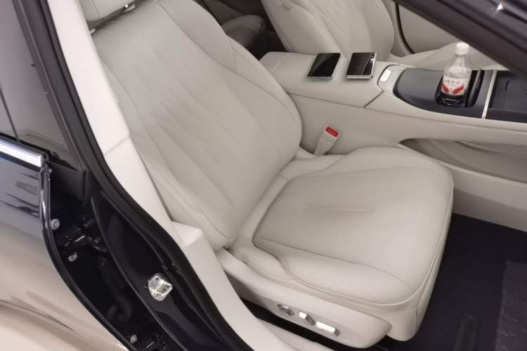 Used Buick L7 2025 Model Aivia Right Front Seat