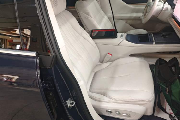 Used Buick L7 2025 Model Aivia Right Front Seat