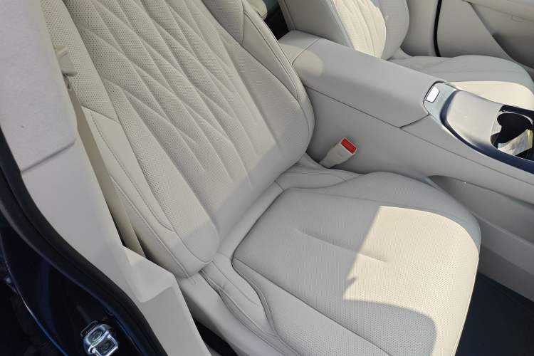 Used Buick L7 2025 Model Aivia Right Front Seat