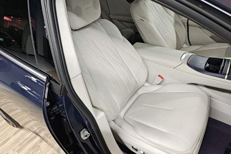 Used Buick L7 2025 Model Aivia Right Front Seat