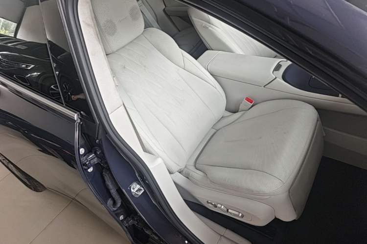 Used Buick L7 2025 Model Aivia Right Front Seat
