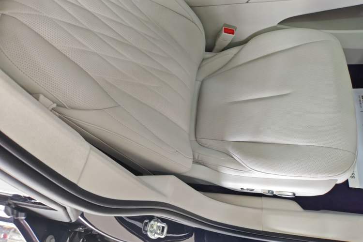Used Buick L7 2025 Model Aivia Right Front Seat