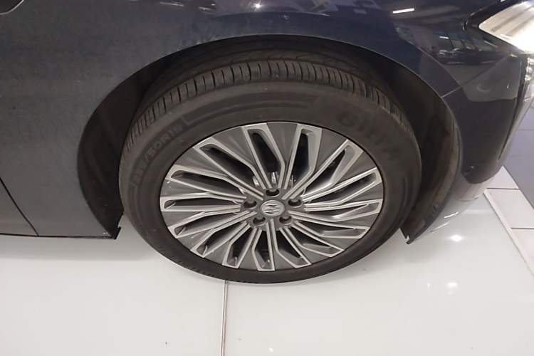 Used Buick L7 2025 Model Aivia Right Front Wheel Hub