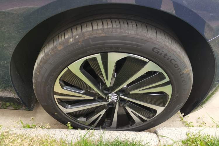 Used Buick L7 2025 Model Luxury Leisure Smart Driving Edition Right Front Wheel Hub