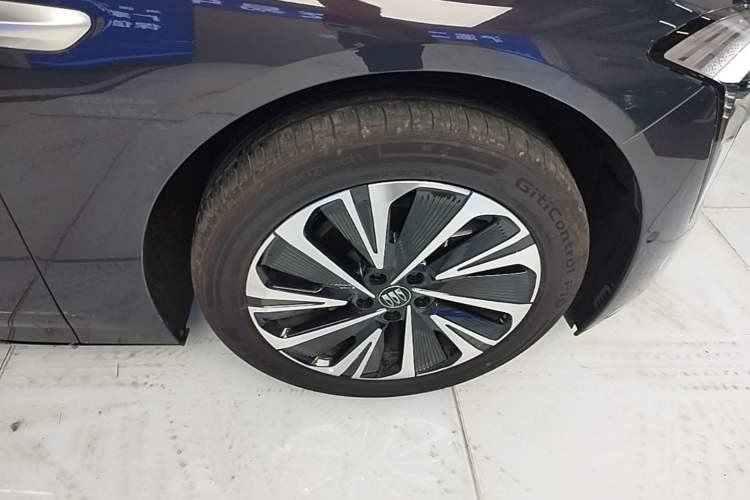 Used Buick L7 2025 Model Luxury Leisure Smart Driving Edition Right Front Wheel Hub
