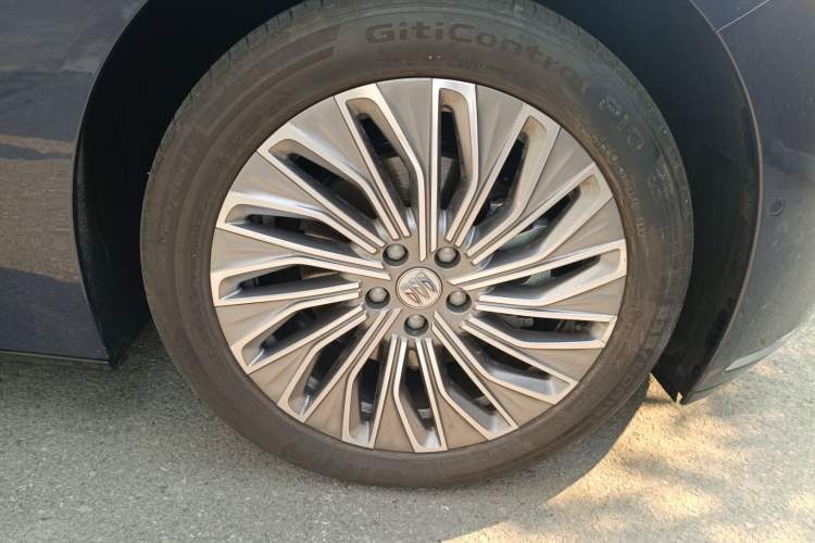 Used Buick L7 2025 Model Aivia Right Front Wheel Hub