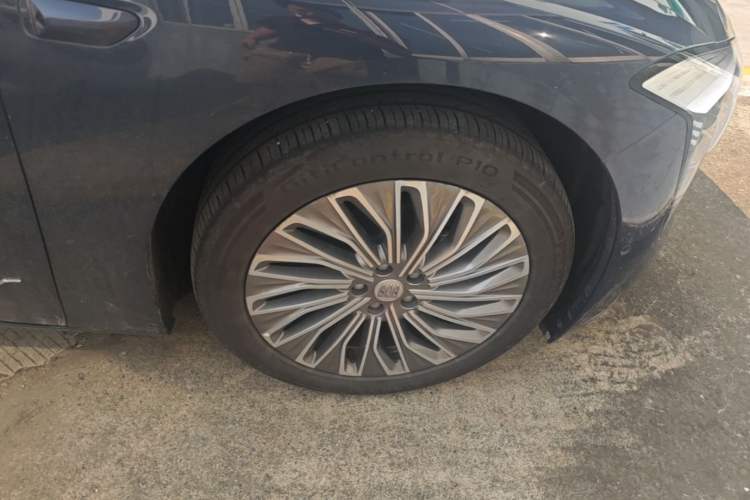 Used Buick L7 2025 Model Aivia Right Front Wheel Hub