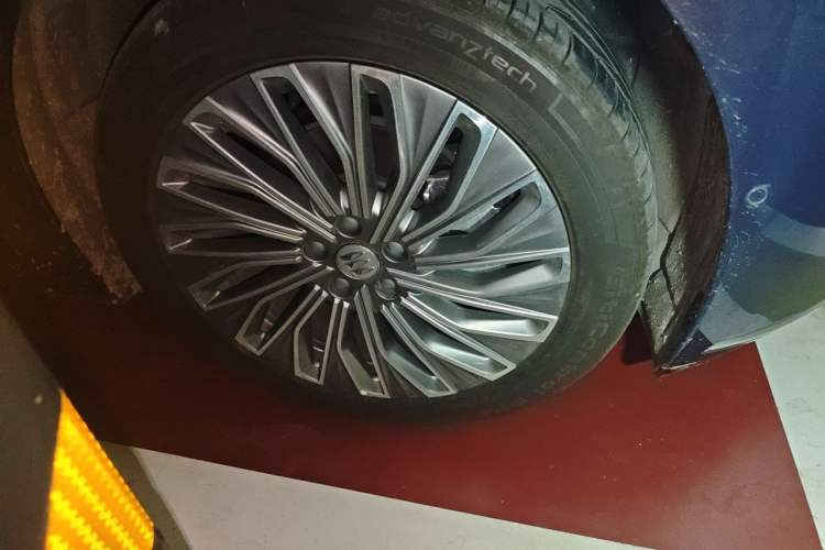 Used Buick L7 2025 Model Aivia Right Front Wheel Hub