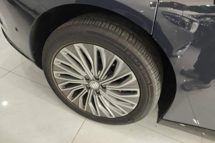 Used Buick L7 2025 Model Aivia Right Rear Wheel Hub
