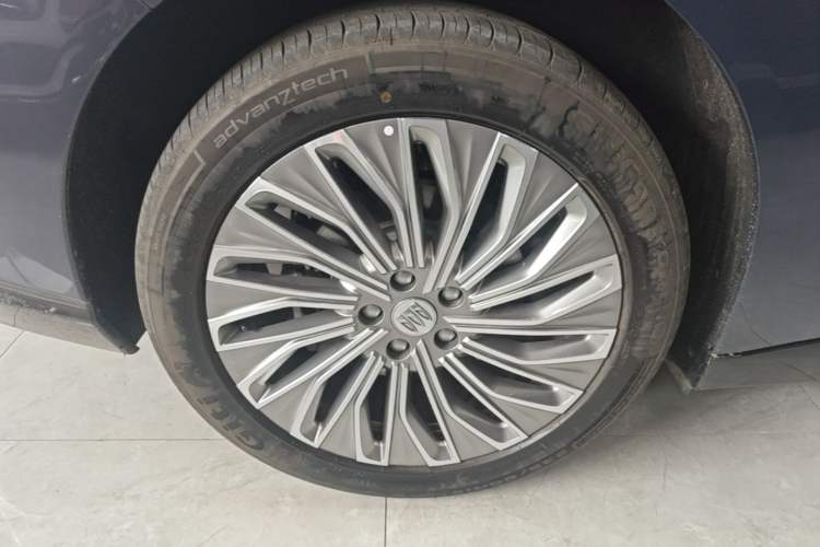 Used Buick L7 2025 Model Aivia Right Rear Wheel Hub