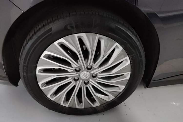 Used Buick L7 2025 Model Aivia Right Rear Wheel Hub