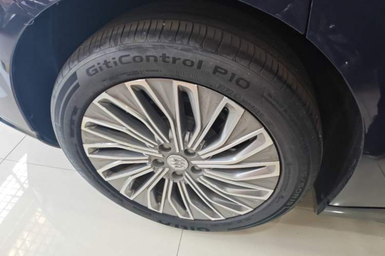 Used Buick L7 2025 Model Aivia Right Rear Wheel Hub