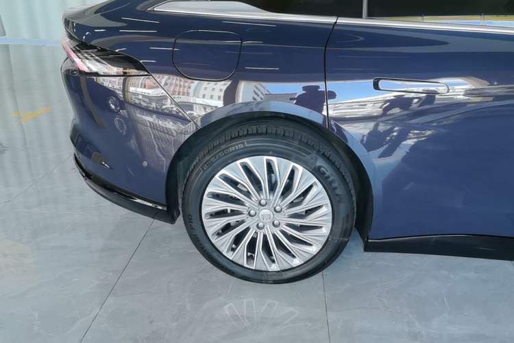 Used Buick L7 2025 Model Aivia Right Rear Wheel Hub