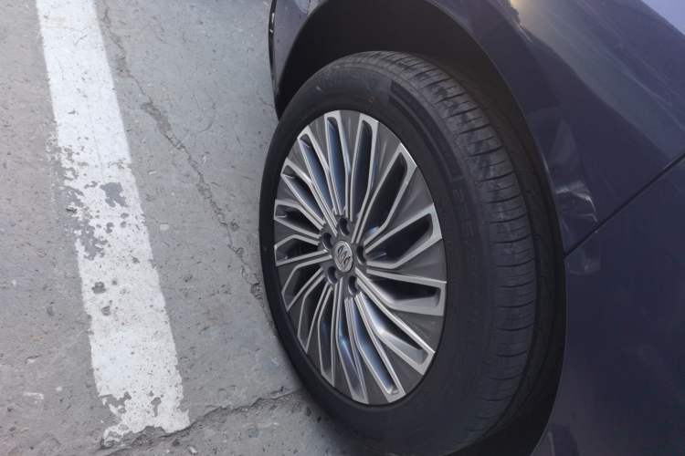 Used Buick L7 2025 Model Aivia Right Rear Wheel Hub