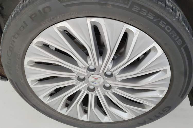 Used Buick L7 2025 Model Aivia Right Rear Wheel Hub