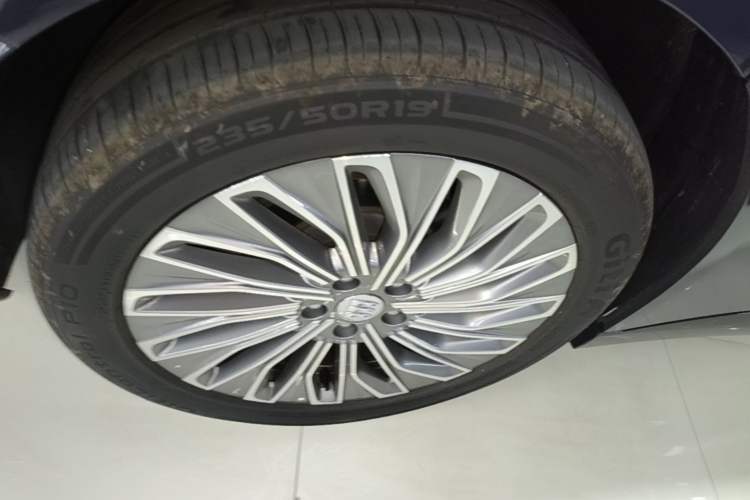 Used Buick L7 2025 Model Aivia Right Rear Wheel Hub