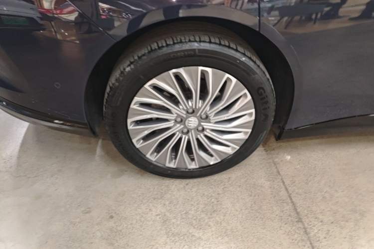 Used Buick L7 2025 Model Aivia Right Rear Wheel Hub