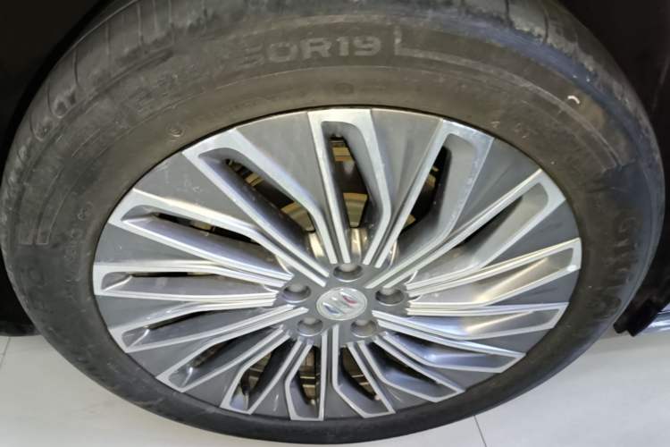 Used Buick L7 2025 Model Aivia Right Rear Wheel Hub