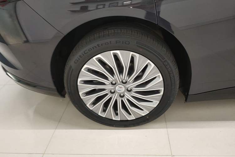 Used Buick L7 2025 Model Aivia Right Rear Wheel Hub