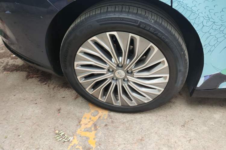 Used Buick L7 2025 Model Aivia Right Rear Wheel Hub