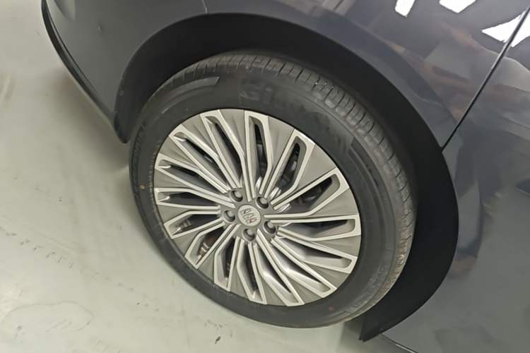 Used Buick L7 2025 Model Aivia Right Rear Wheel Hub
