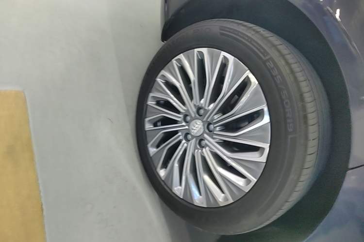 Used Buick L7 2025 Model Aivia Right Rear Wheel Hub