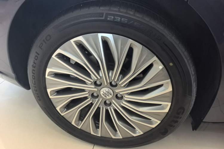 Used Buick L7 2025 Model Luxury Leisure Smart Driving Edition Right Rear Wheel Hub