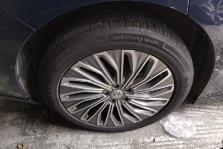 Used Buick L7 2025 Model Aivia Right Rear Wheel Hub