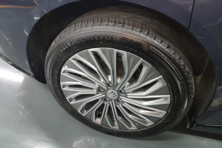 Used Buick L7 2025 Model Aivia Right Rear Wheel Hub