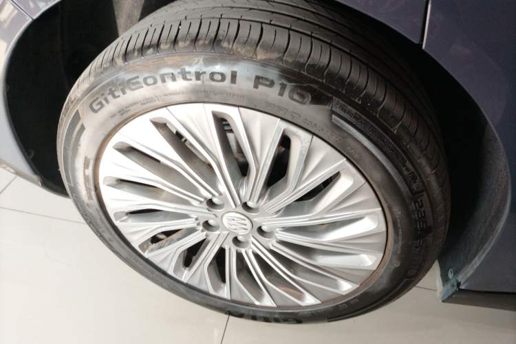 Used Buick L7 2025 Model Aivia Right Rear Wheel Hub