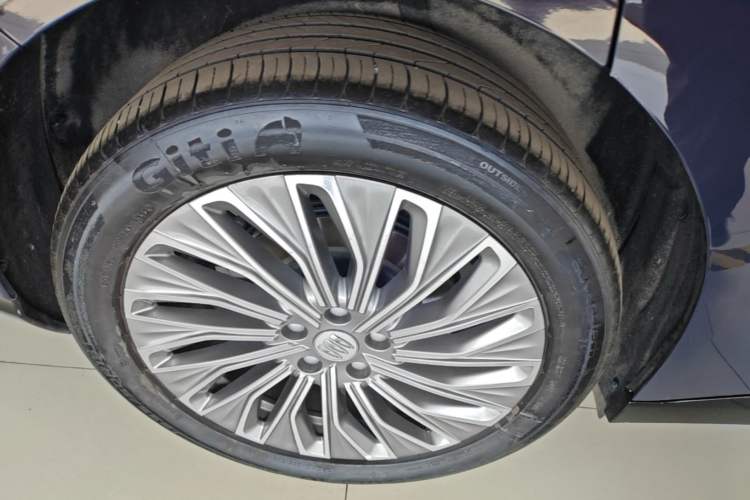 Used Buick L7 2025 Model Aivia Right Rear Wheel Hub