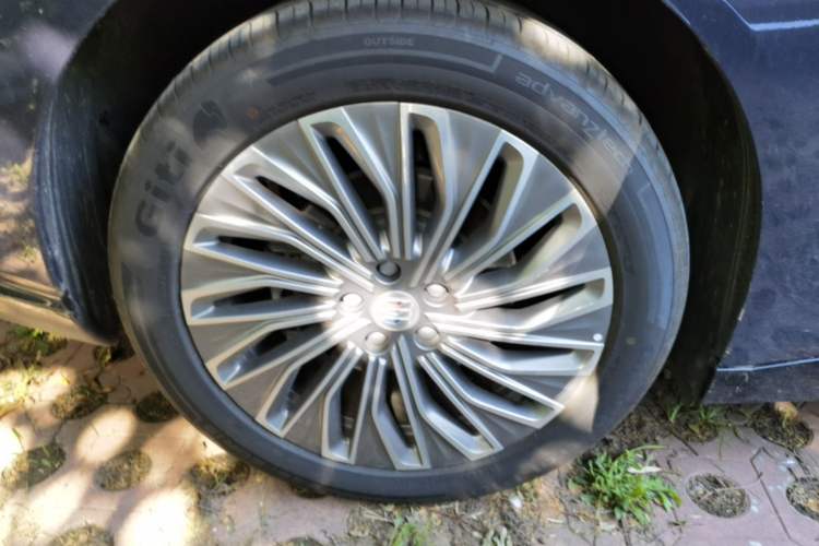 Used Buick L7 2025 Model Aivia Right Rear Wheel Hub