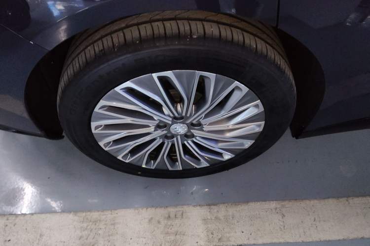 Used Buick L7 2025 Model Aivia Right Rear Wheel Hub