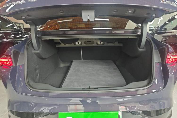 Used Buick L7 2025 Model Aivia Trunk