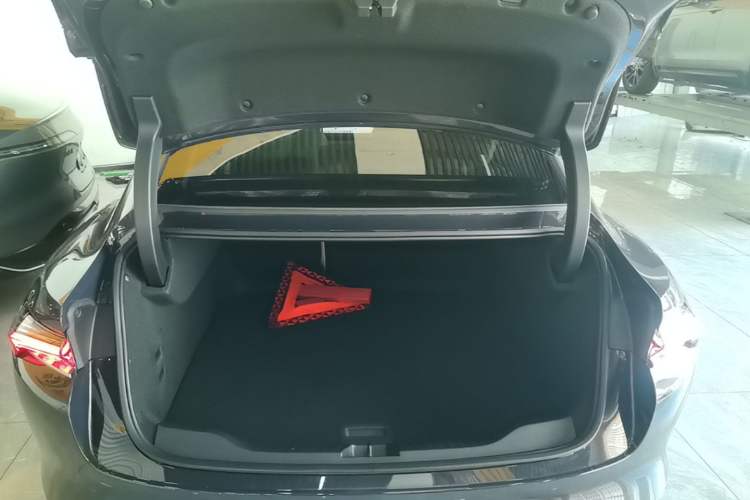 Used Buick L7 2025 Model Aivia Trunk