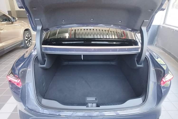 Used Buick L7 2025 Model Aivia Trunk