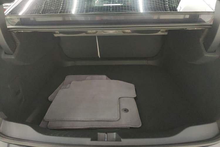 Used Buick L7 2025 Model Aivia Trunk