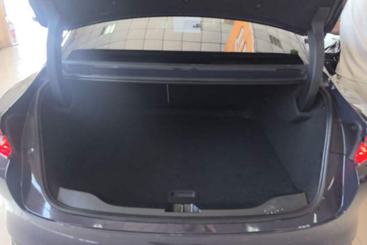 Used Buick L7 2025 Model Luxury Leisure Smart Driving Edition Trunk